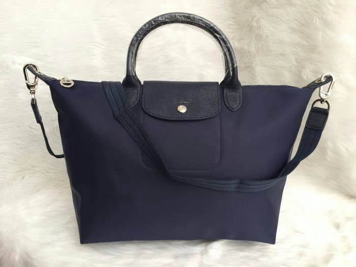 2 Cara Membersihkan Tas Longchamp