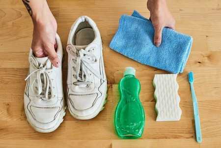 Mengulik Bahan Pembersih yang Dapat Merusak Sepatu
