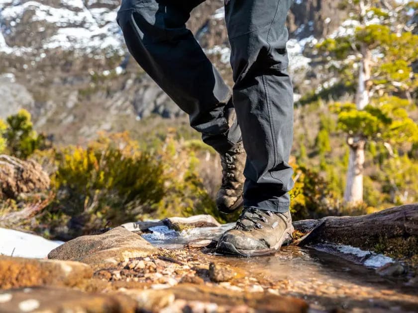 6 Rekomendasi Merk Sepatu Gunung