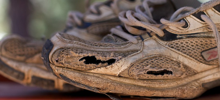 5 Tanda Sepatu Kamu Tidak Layak Pakai!